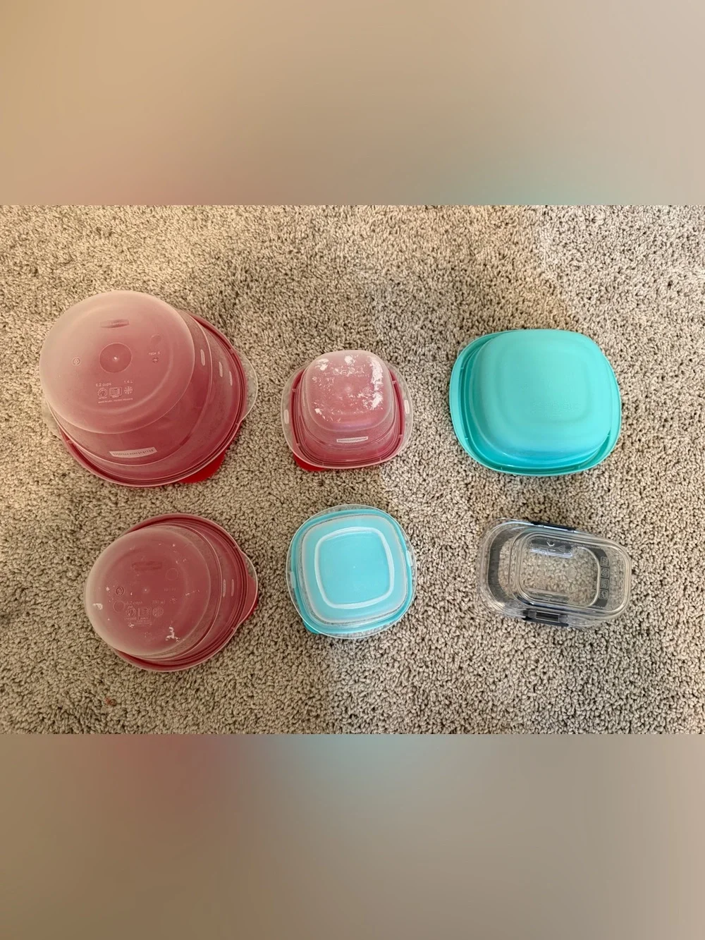 6 Rubbermaid Storage containers